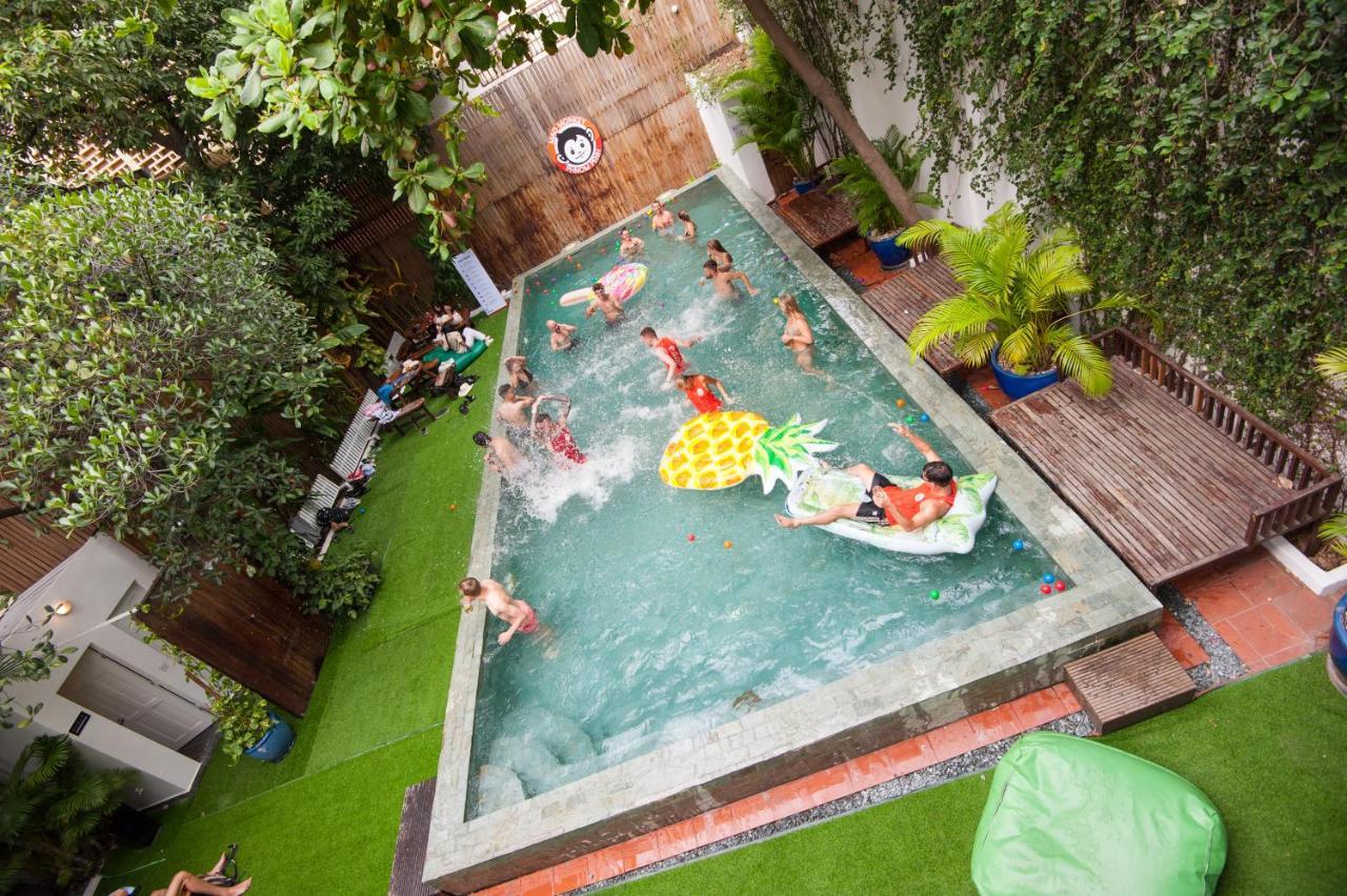 Mad Monkey Hostel Phnom Penh Exterior foto