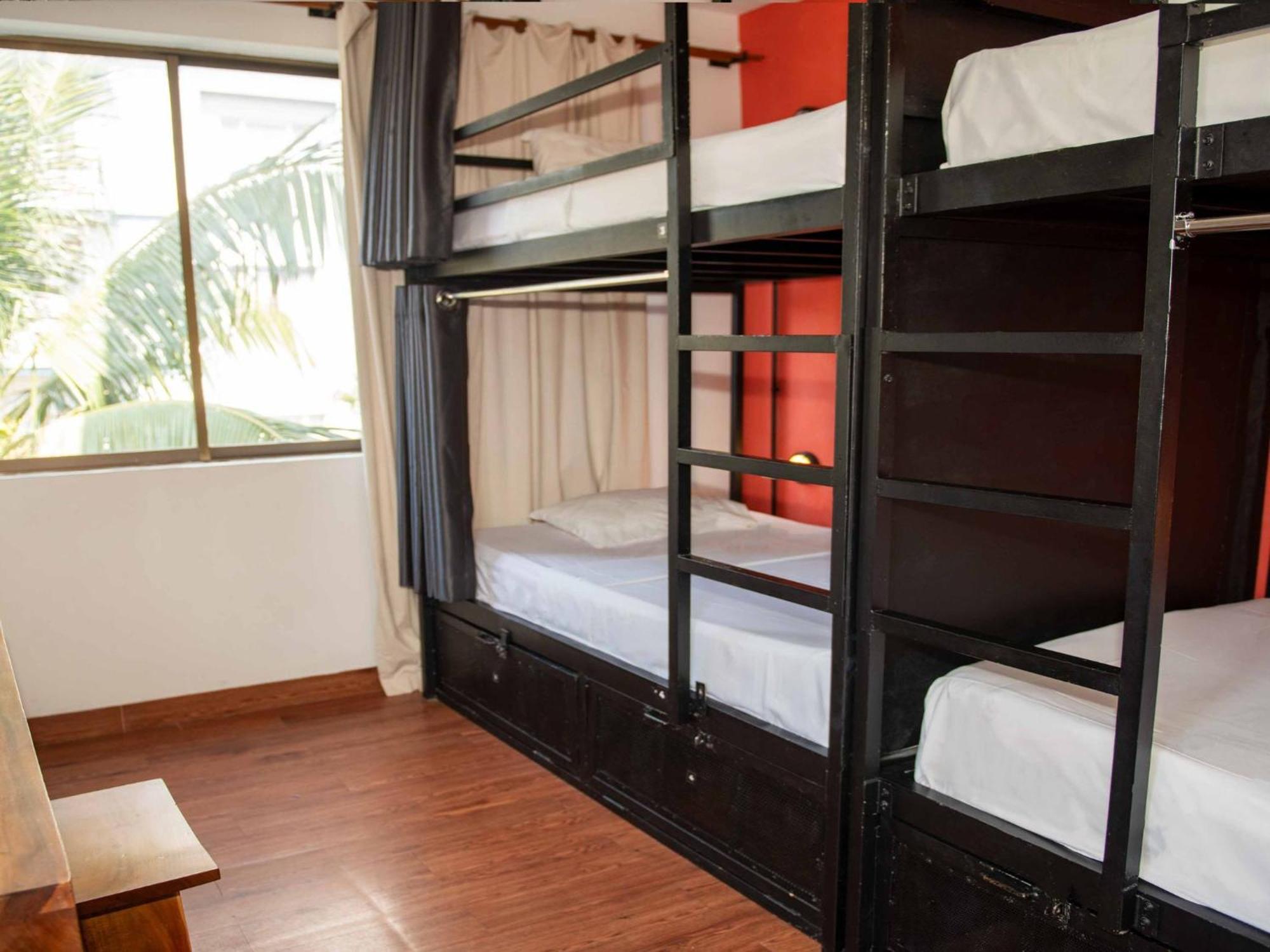 Mad Monkey Hostel Phnom Penh Exterior foto