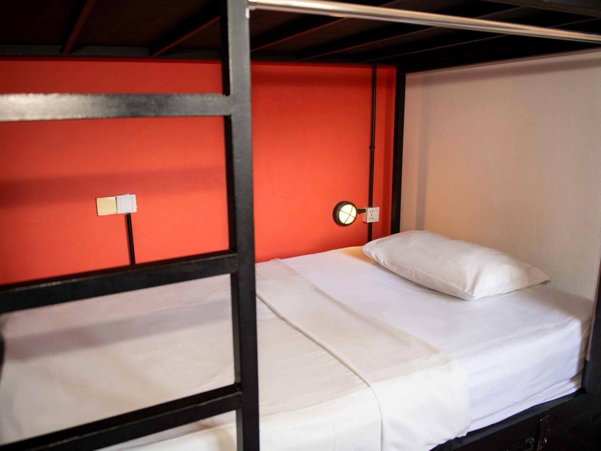 Mad Monkey Hostel Phnom Penh Exterior foto