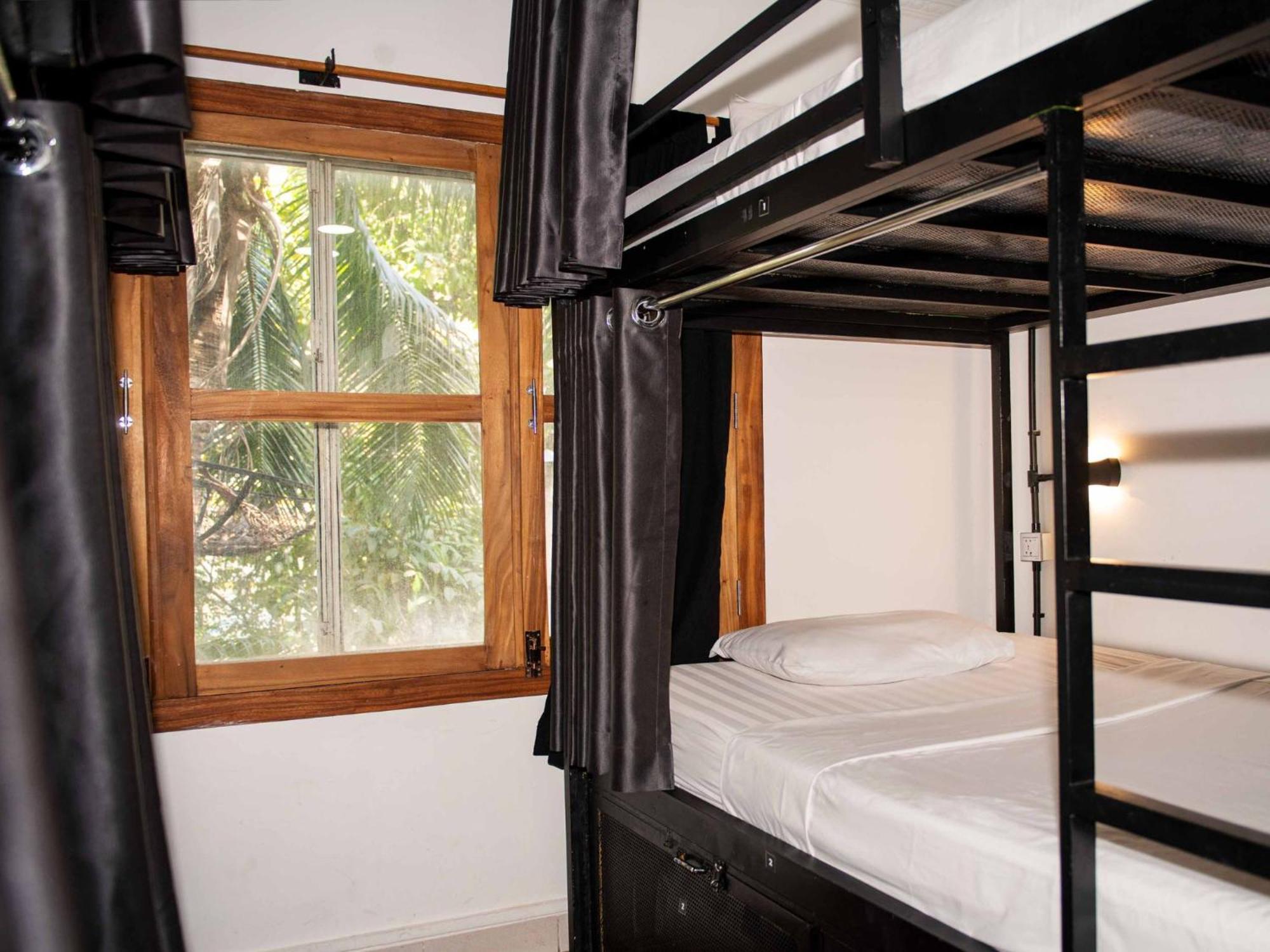 Mad Monkey Hostel Phnom Penh Exterior foto